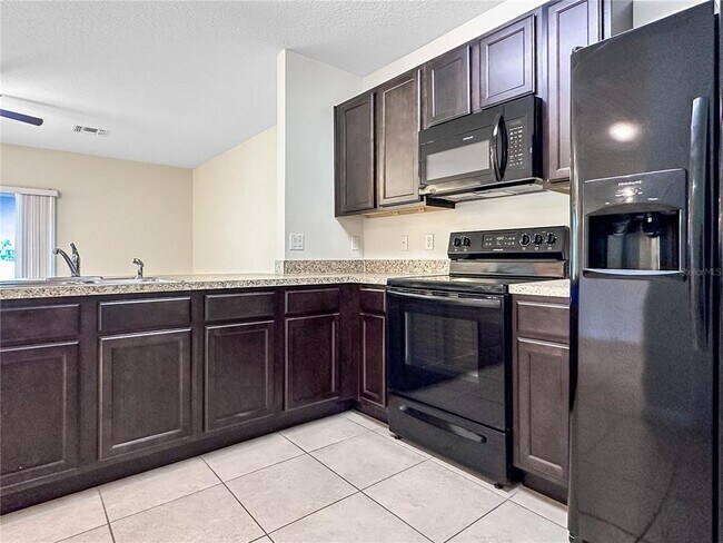 Foto del edificio - 395 Arbor Lakes Dr