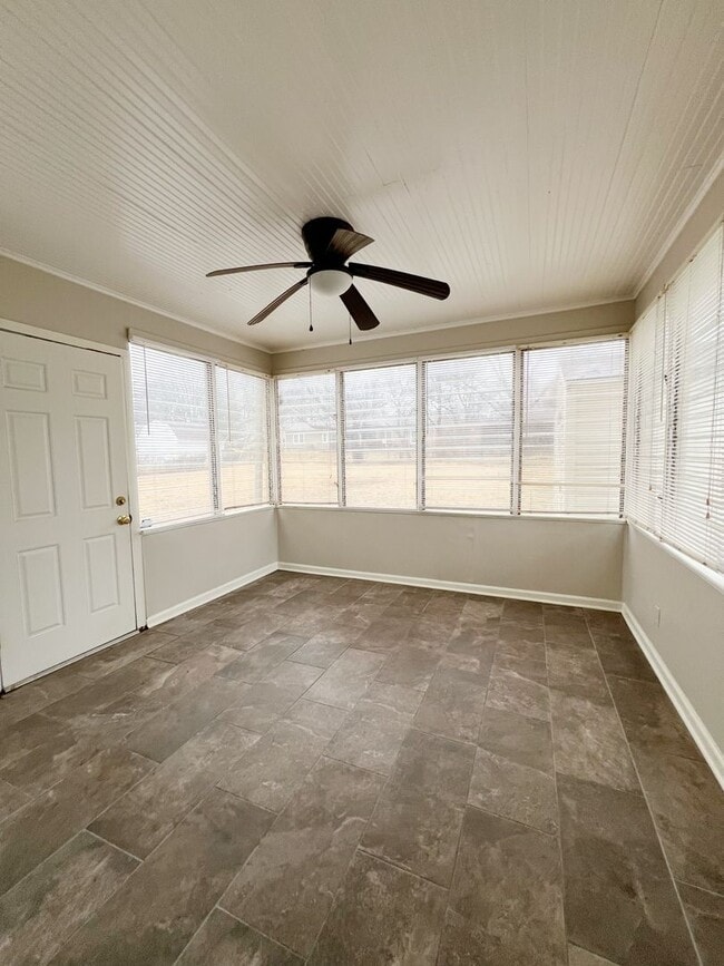Building Photo - Charming Prairie Village Ranch – Move-In R...