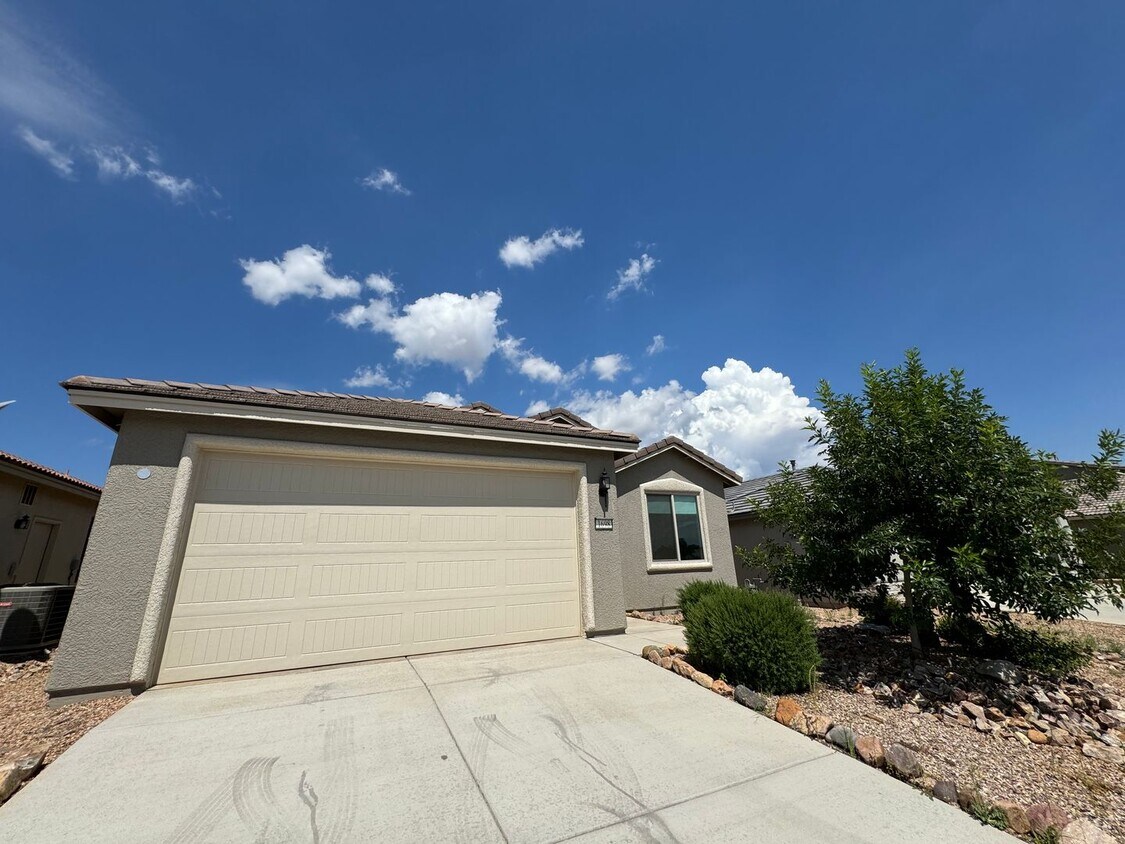 Foto principal - 3BR/2BA/2CG, 1617 sq.ft. rental in Sierra ...
