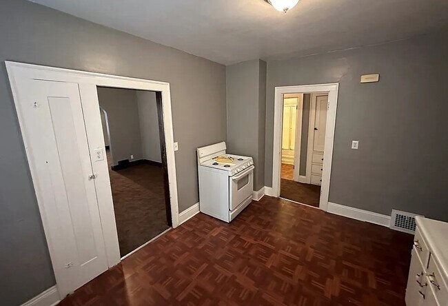 Foto del edificio - 3871 W 136th St