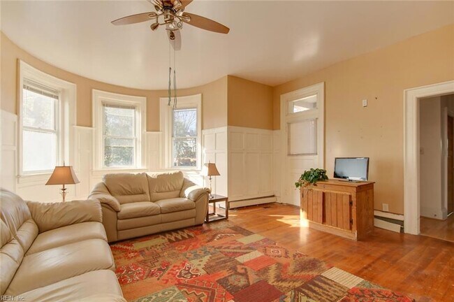 Building Photo - 3901 Newport Ave