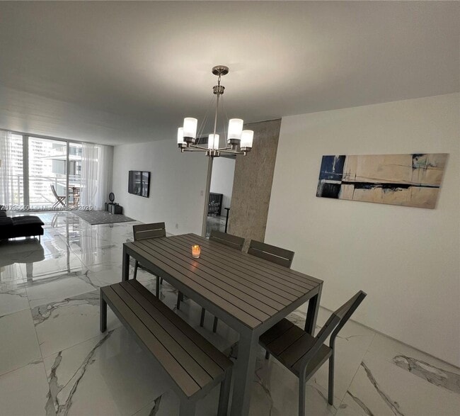 Building Photo - 2030 S Ocean Dr