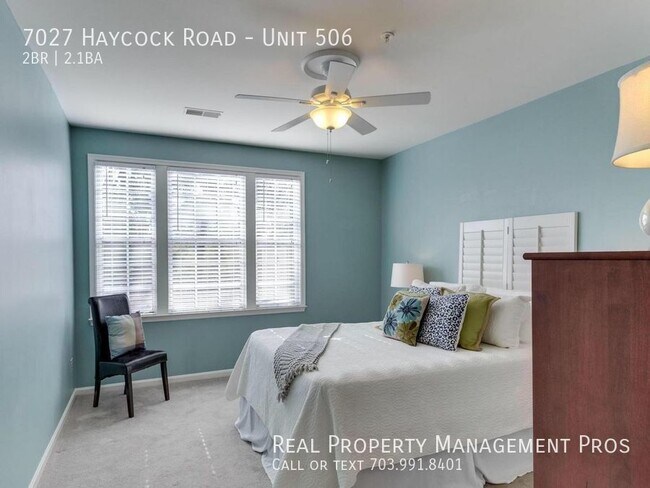 Foto del edificio - Stunning Townhouse Across from Metro!