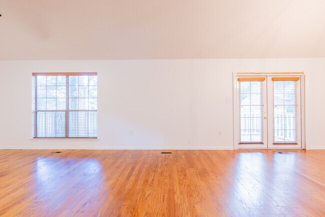 Foto del edificio - 541 Pointe South Dr