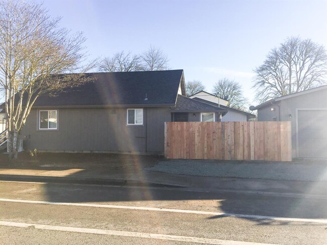 Building Photo - 195 N 9th St