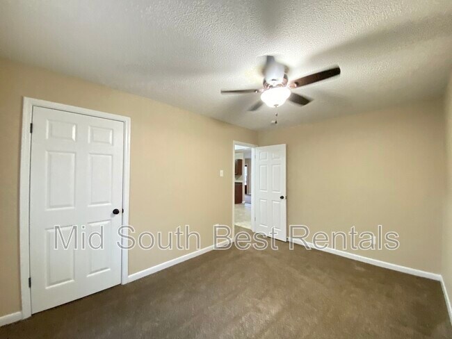 Foto del edificio - 9102 Tanya Dr