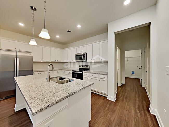 Foto del edificio - 5120 Smithbriar Dr