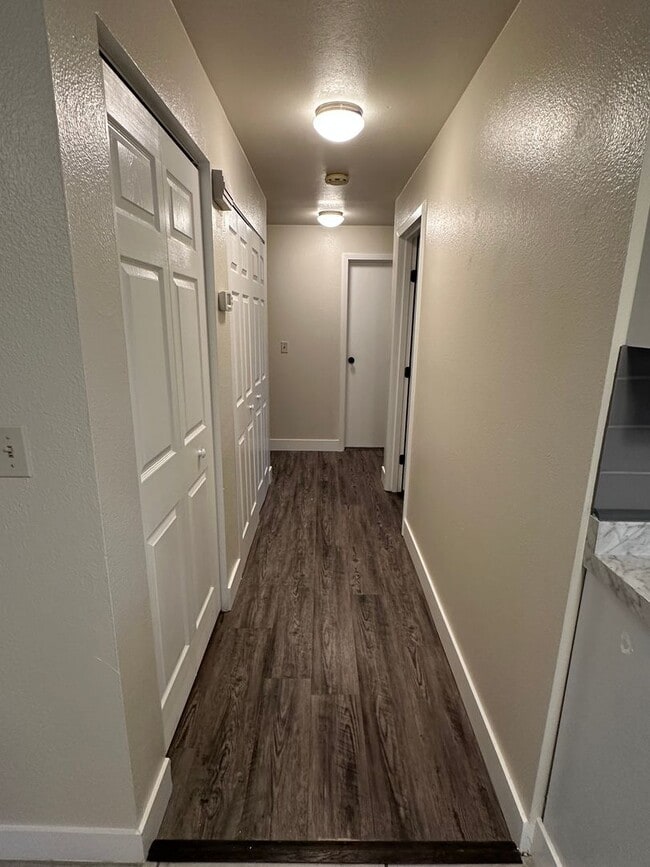 Building Photo - For Rent – 4302 W Kennewick Ave #1