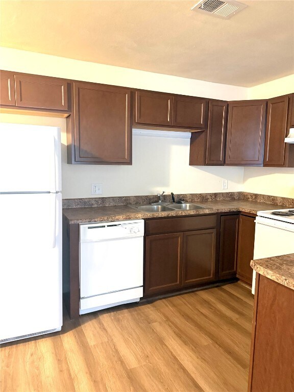 Foto del edificio - 822 White Oak Dr