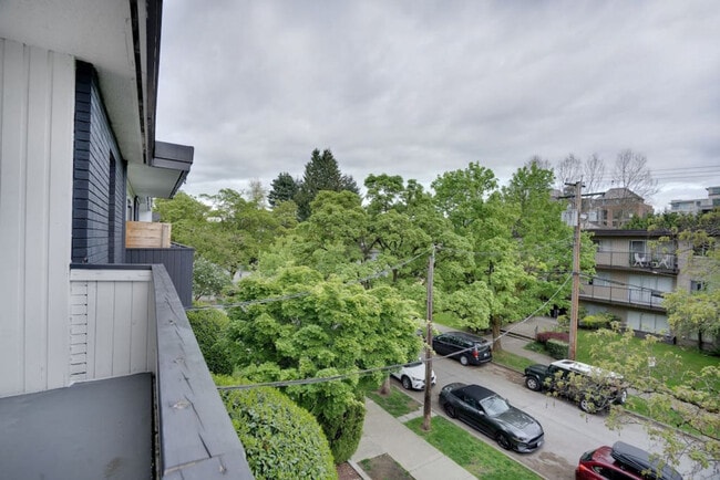 Photo du bâtiment - 2225 W 8th Ave