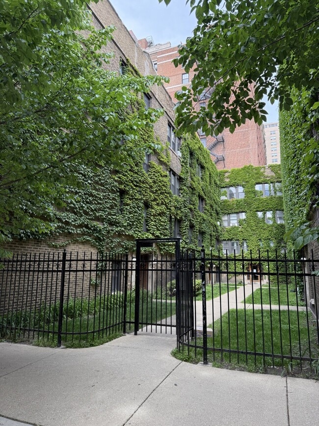 Building Photo - 3161 N Hudson Ave