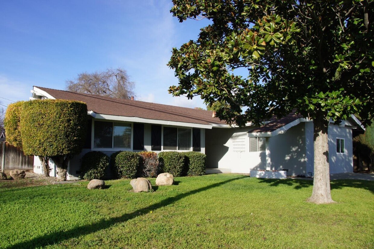 Primary Photo - 1499 Hillsdale Ave
