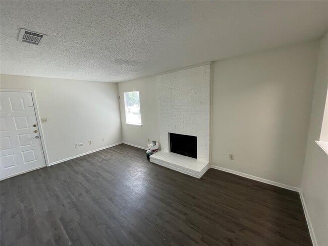 Foto del edificio - 7004 Millrace Dr