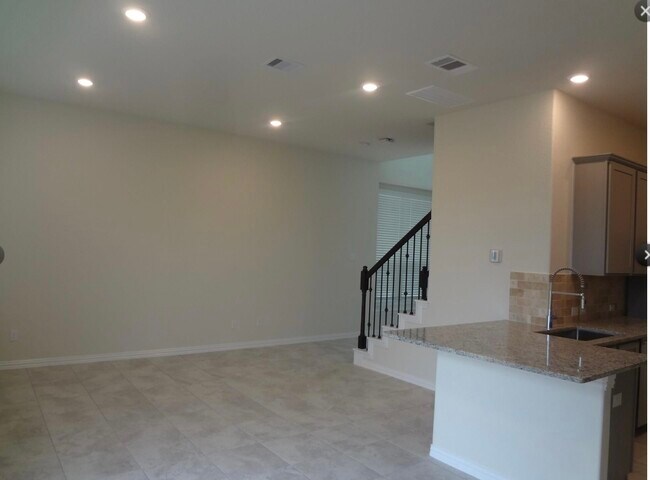 Foto del edificio - 1627 Ryon Falls Dr