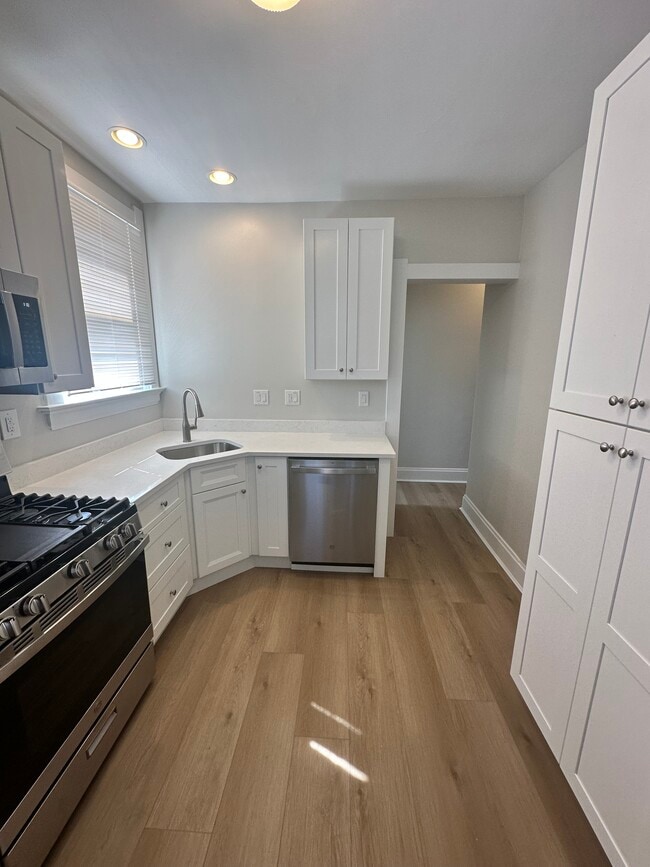 Kitchen - 2598 Madison Rd