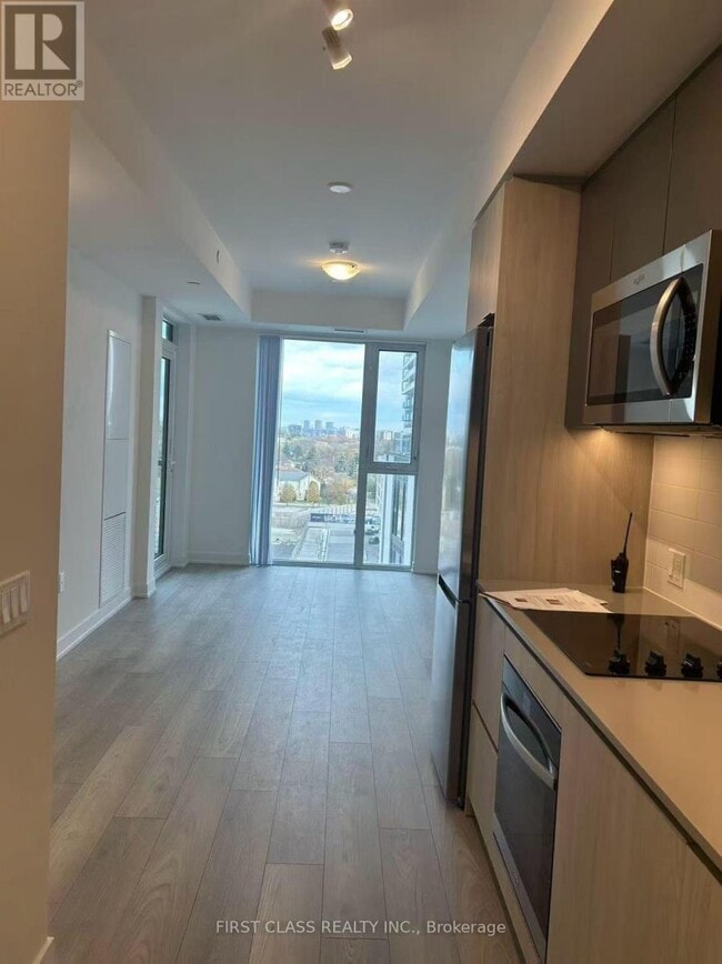 Building Photo - 5858 Yonge St