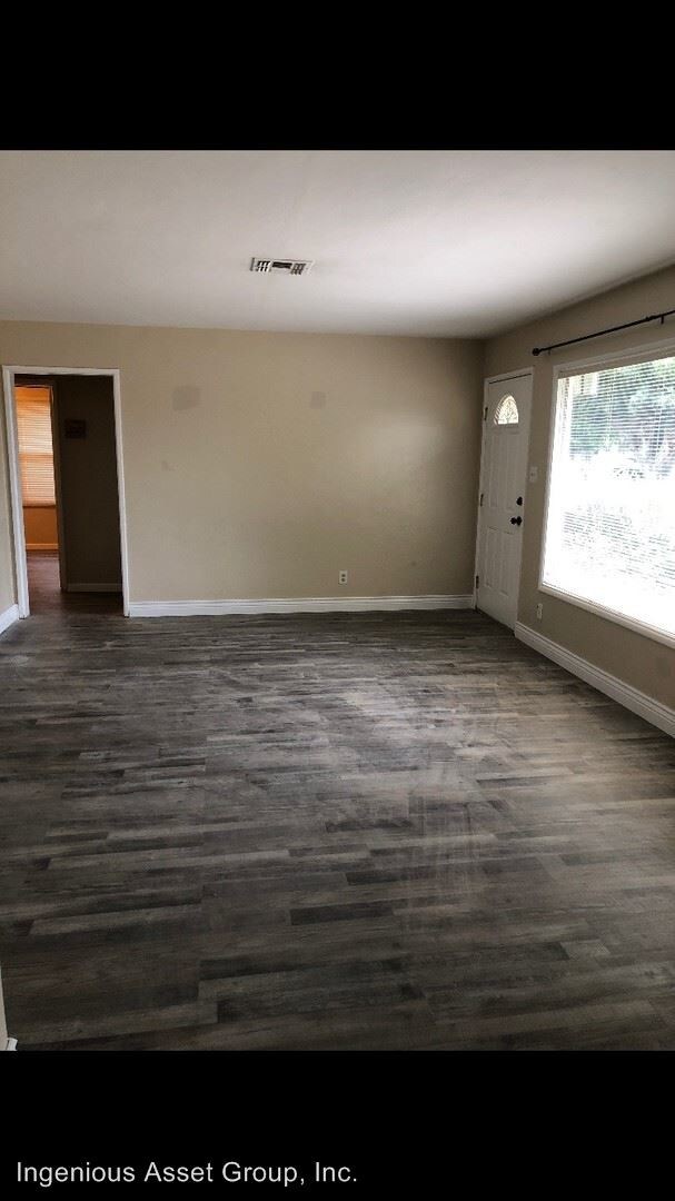 Building Photo - 5 br, 2.5 bath House - 141 Cypress St