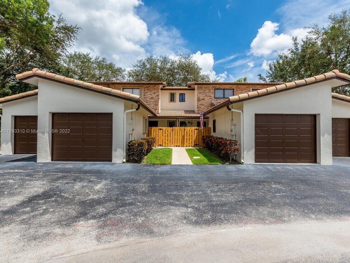 12451 NW 3rd St, Plantation, FL 33325 Townhome Rentals in Plantation