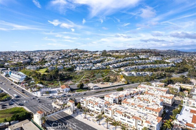 Building Photo - 3327 Doheny Way