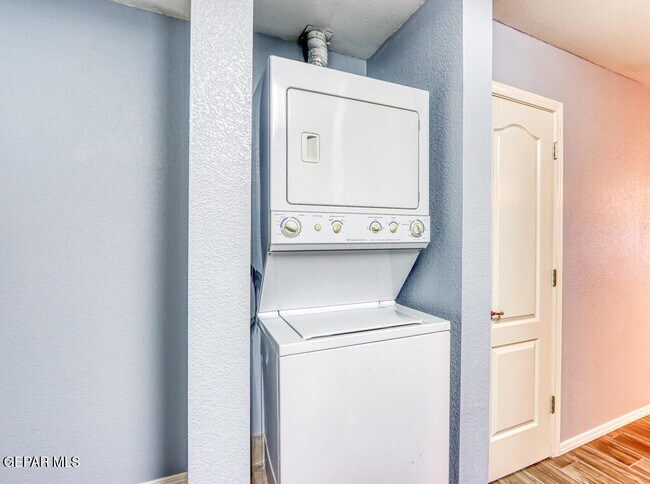 Foto del edificio - 14310 Gil Reyes Dr