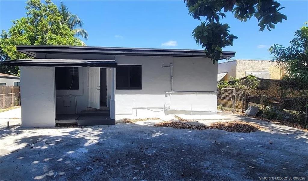 Primary Photo - 1144 NW 30th St