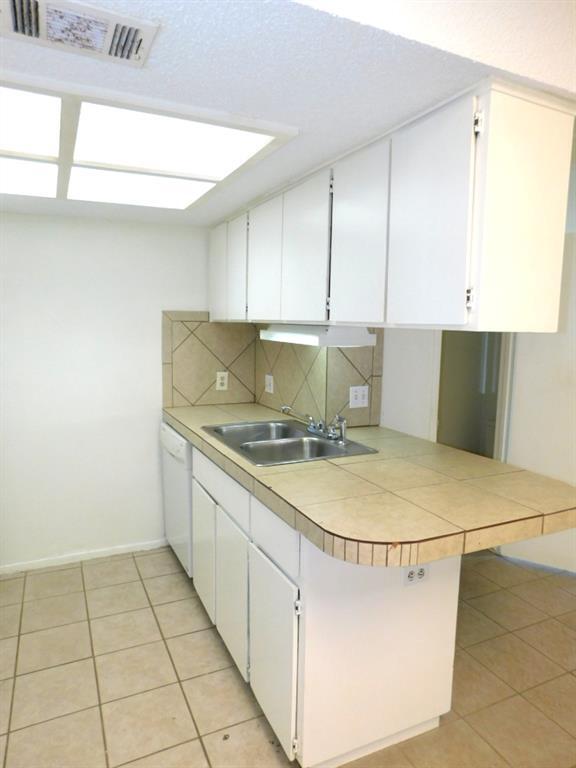 Foto del edificio - 8208 Hood Cir