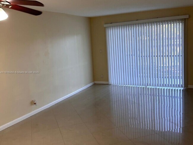 Foto del edificio - 7920 N Colony Cir