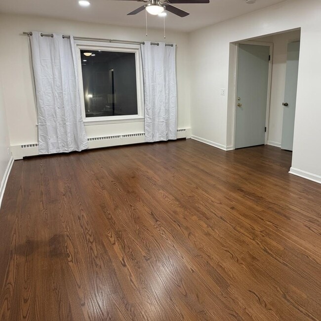 Foto del edificio - 6304 W Diversey Ave