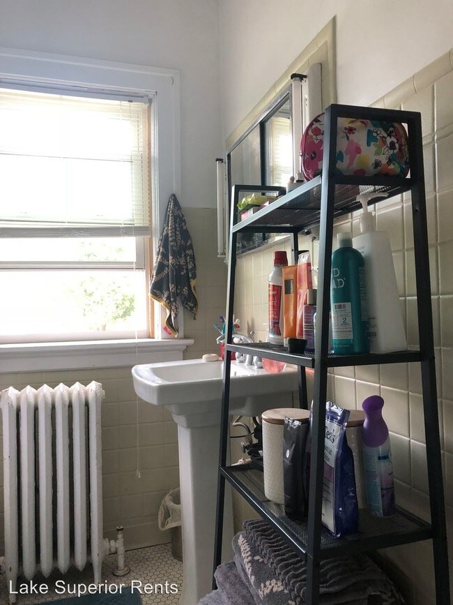 Building Photo - 1930 E 4th St