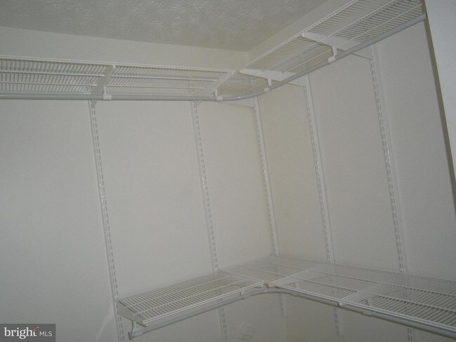 Foto del edificio - 6512 Springwater Ct