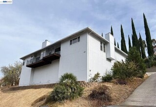 Building Photo - 2941 Sunset Ln