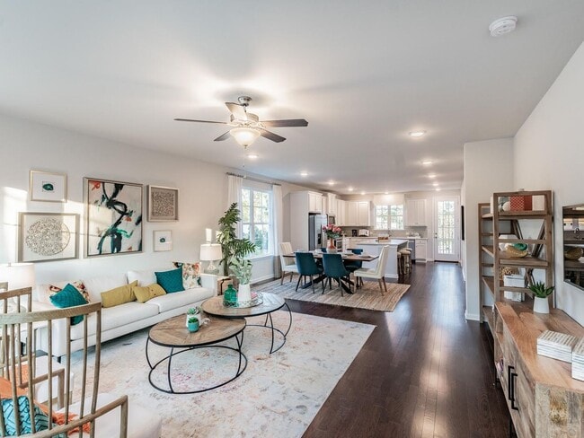 Building Photo - 4 Bedroom Townhome in Duluth