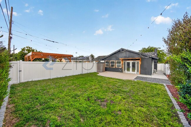 Foto del edificio - 2602 Deodar St