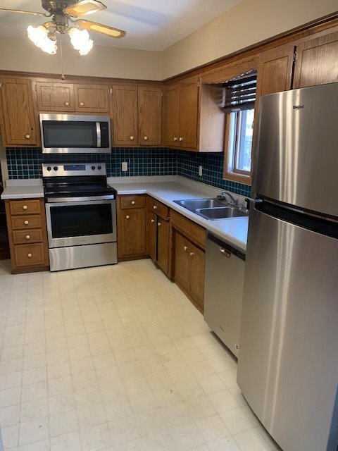 Building Photo - Many upgrades *4Bed*2Bath Rambler with fin...