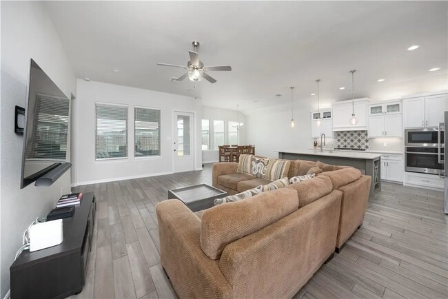 Foto del edificio - 1718 Antoinette Dr