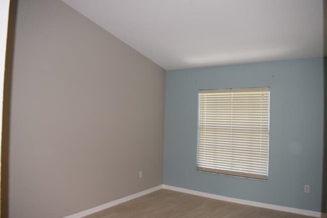 Building Photo - 1074 SW Janar Ave