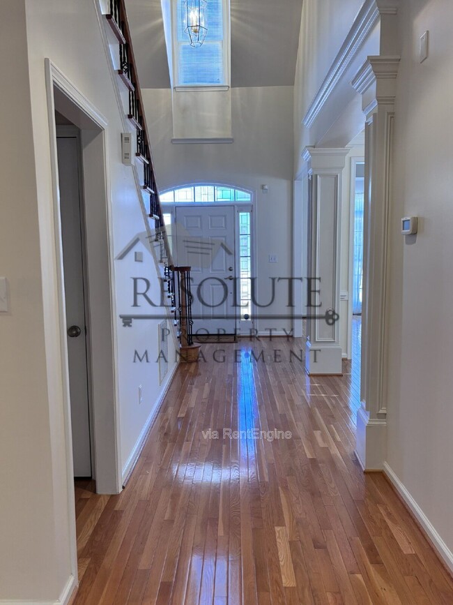 Building Photo - 5818 Myakka Ct