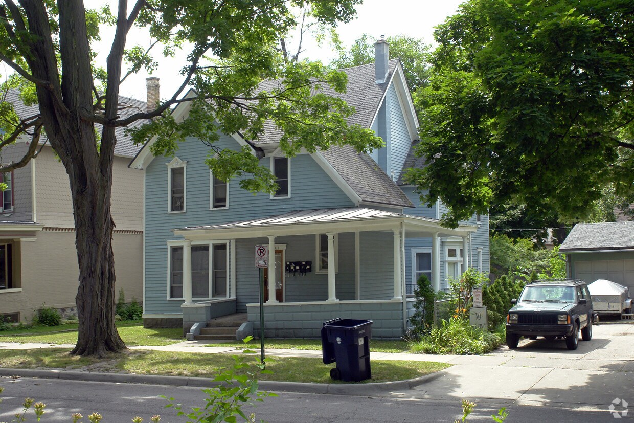 Primary Photo - 111 Madison Ave SE