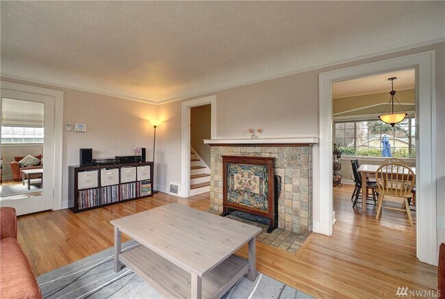 Foto del edificio - North Tacoma home, Tutor style, 4 bedroom,...