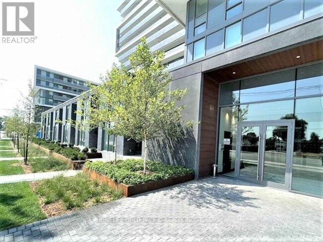 Building Photo - 120-120 Varna Dr