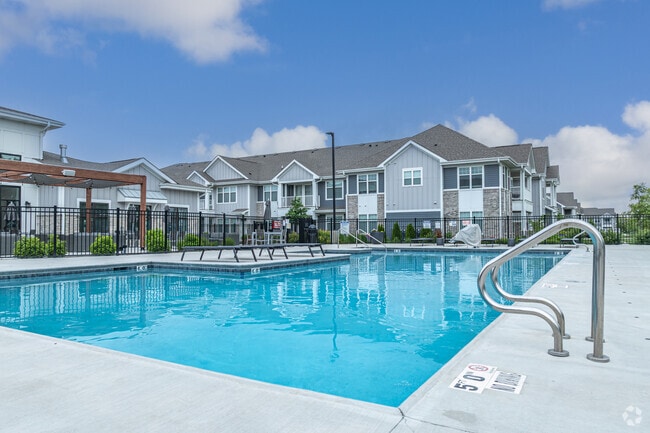 Building Photo - Seasons at Plainfield