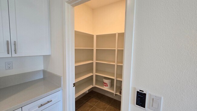 Foto del edificio - 3 Bedroom 2.5 bath townhouse new community in Ontario