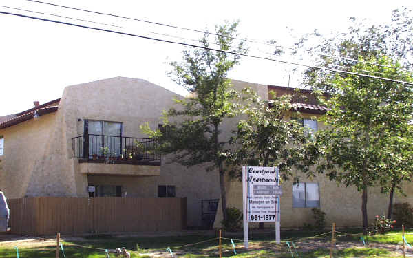 Building Photo - Courtyard Apartments