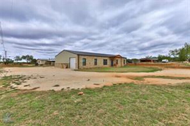 Building Photo - 1468 Bettis St