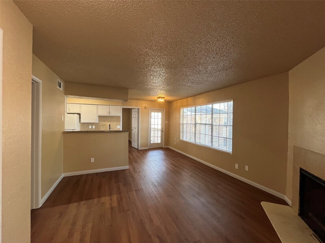 Foto principal - 2750 Holly Hall St