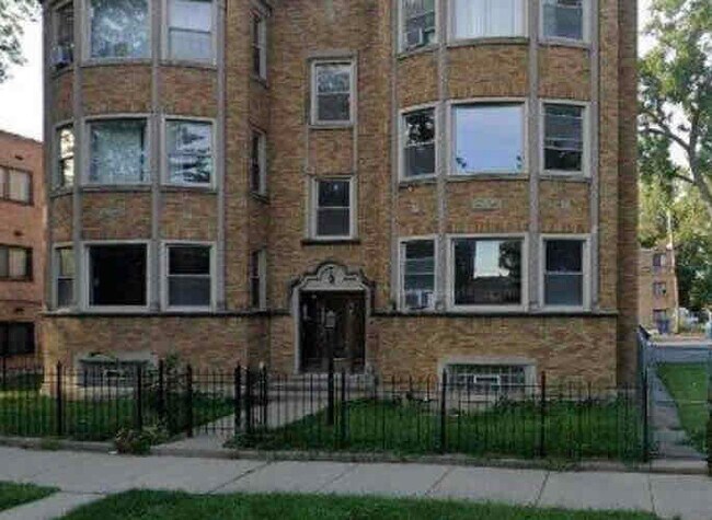 Building Photo - 962 E 84th Pl