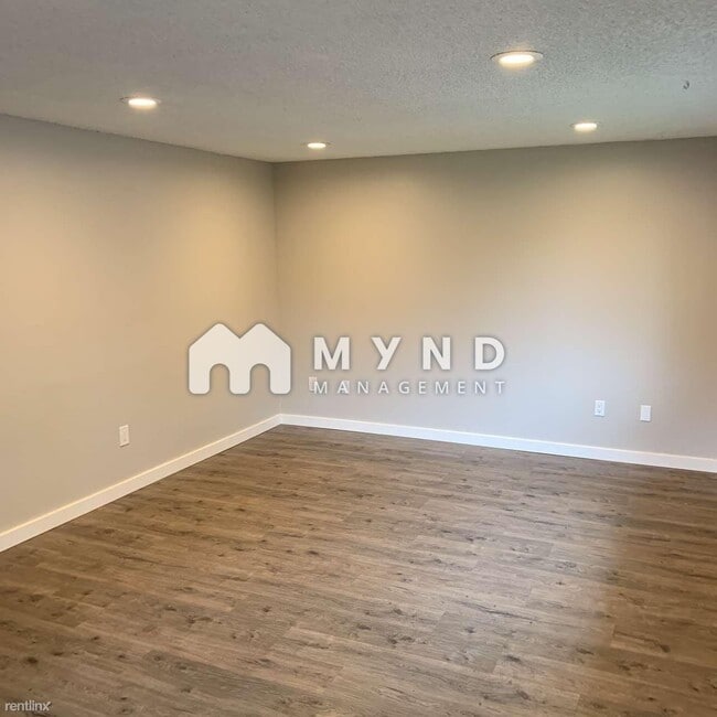 Building Photo - 3 br, 1 bath House - 1417 Van Buren St