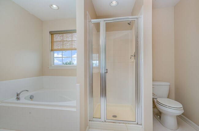 Foto del edificio - NORTH STAFFORD WELL MAINTAINED TOWNHOME FOR RENT