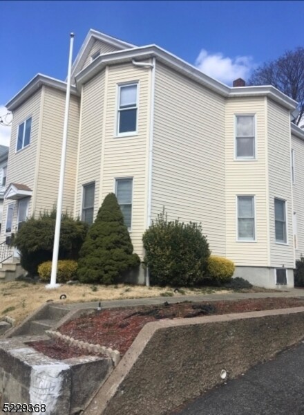 Primary Photo - 16 Lincoln Ave