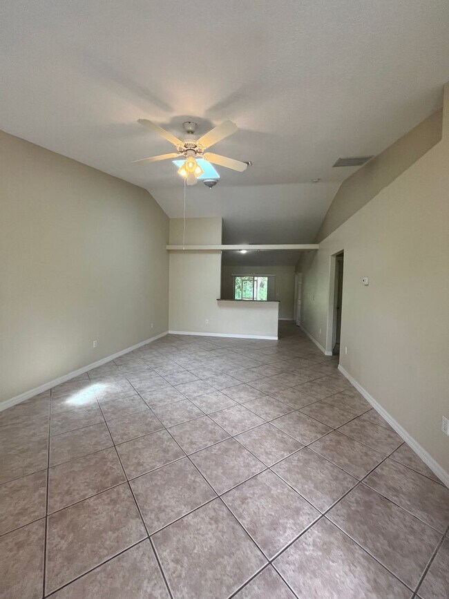 Foto del edificio - Welcome to this beautiful 3-bedroom, 2-bat...
